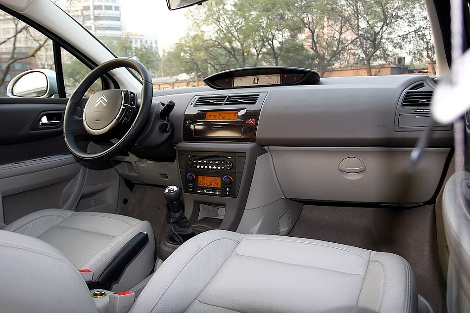 东风雪铁龙世嘉内饰图片
