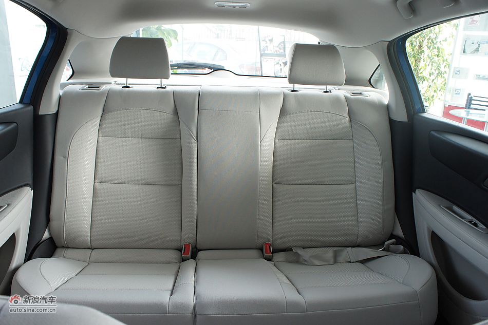 2011款世嘉两厢内饰图片
