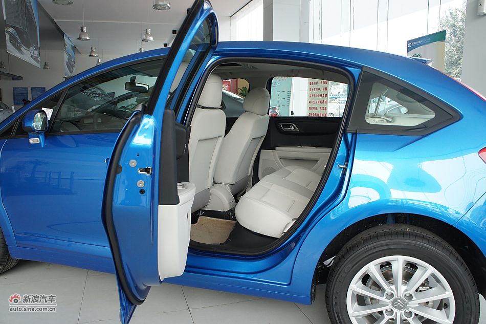 2011款世嘉两厢外观图片