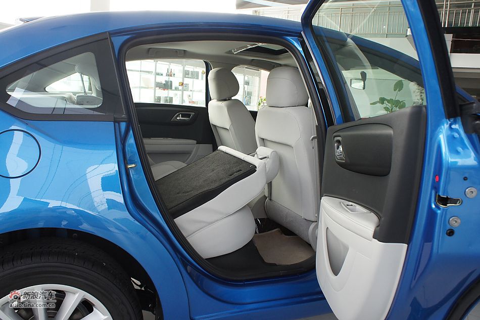 2011款世嘉两厢内饰图片