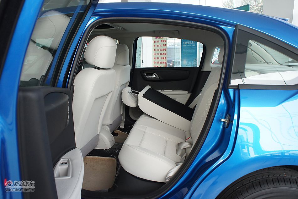 2011款世嘉两厢内饰图片