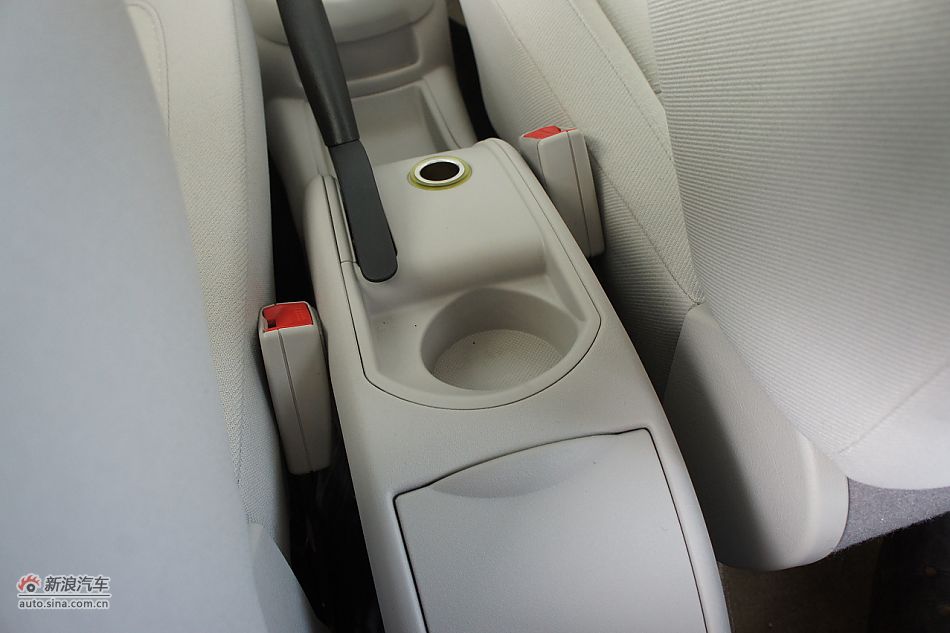 2011款世嘉两厢内饰图片