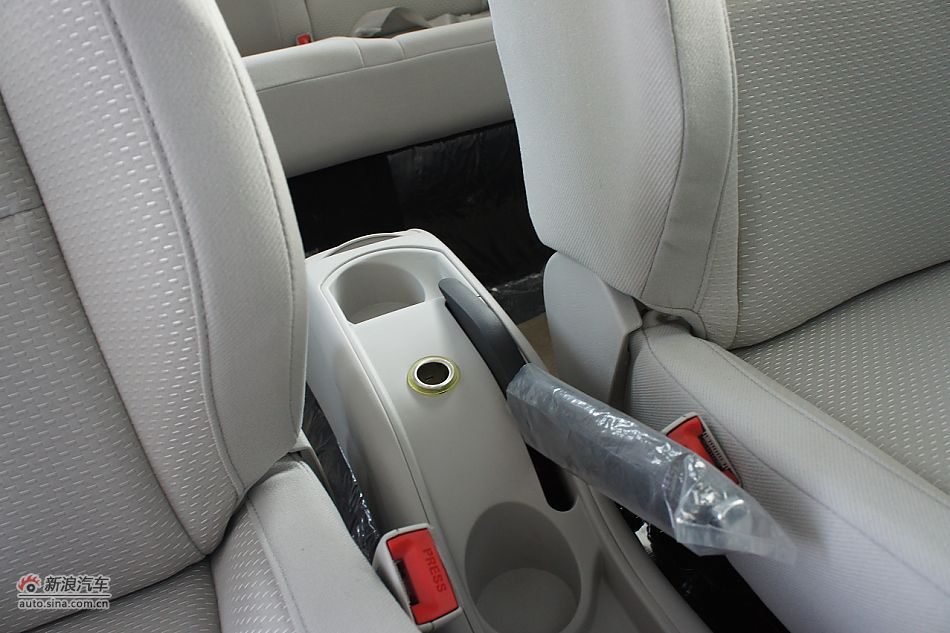 2011款世嘉两厢内饰图片