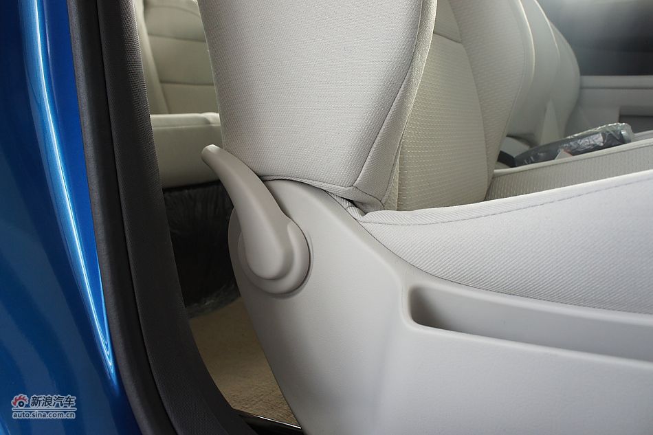 2011款世嘉两厢内饰图片