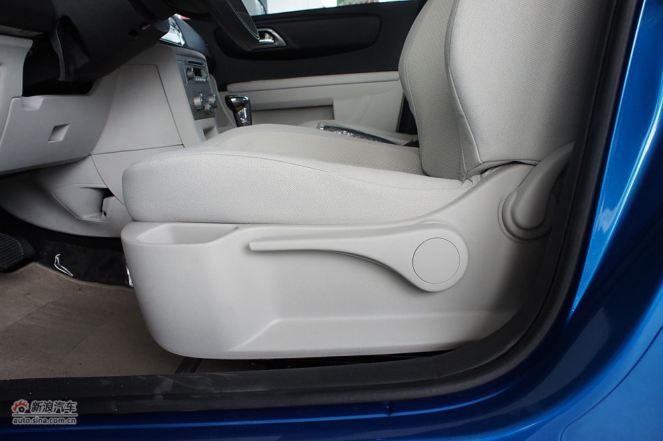 2011款世嘉两厢内饰图片