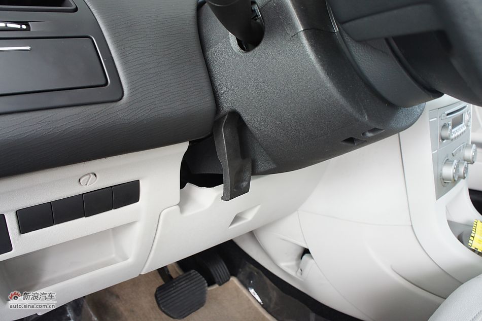 2011款世嘉两厢内饰图片