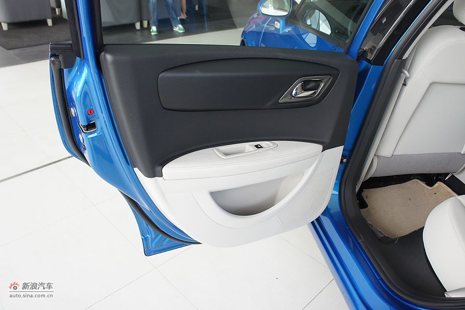 2011款世嘉两厢外观图片