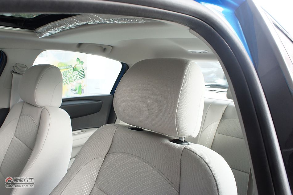 2011款世嘉两厢内饰图片
