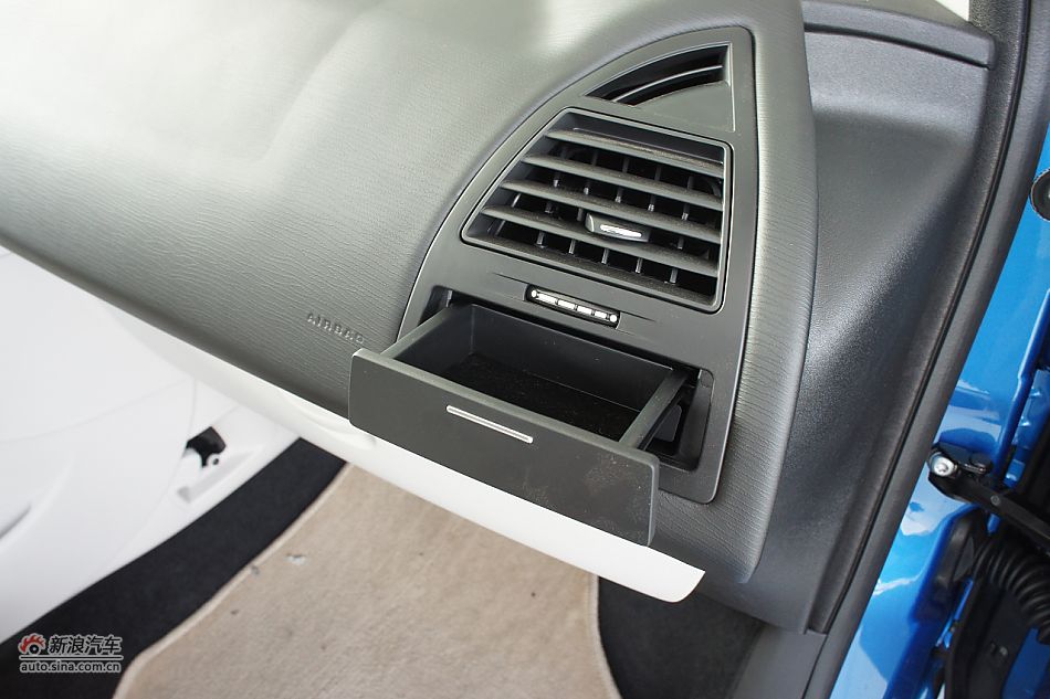 2011款世嘉两厢内饰图片