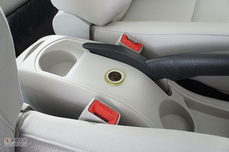 2011款世嘉两厢内饰图片