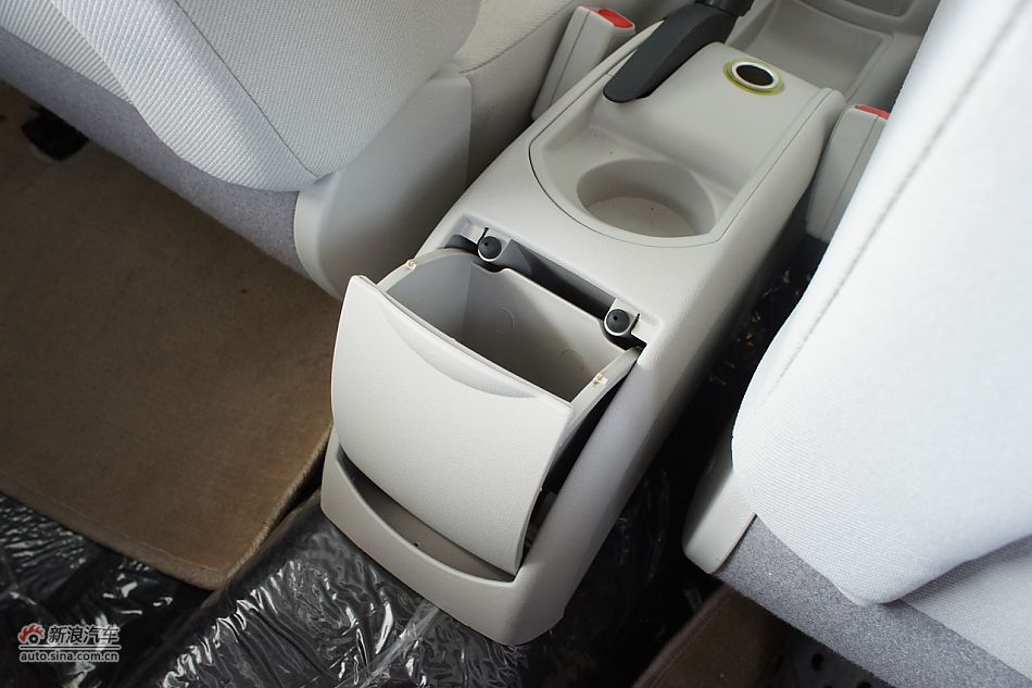2011款世嘉两厢内饰图片