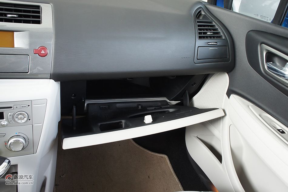 2011款世嘉两厢内饰图片