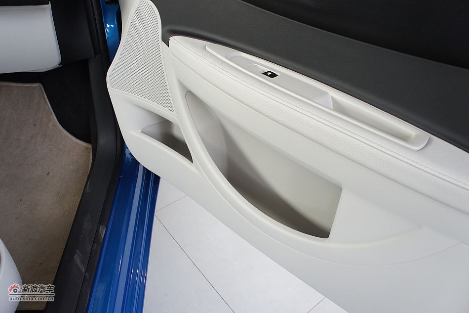 2011款世嘉两厢内饰图片