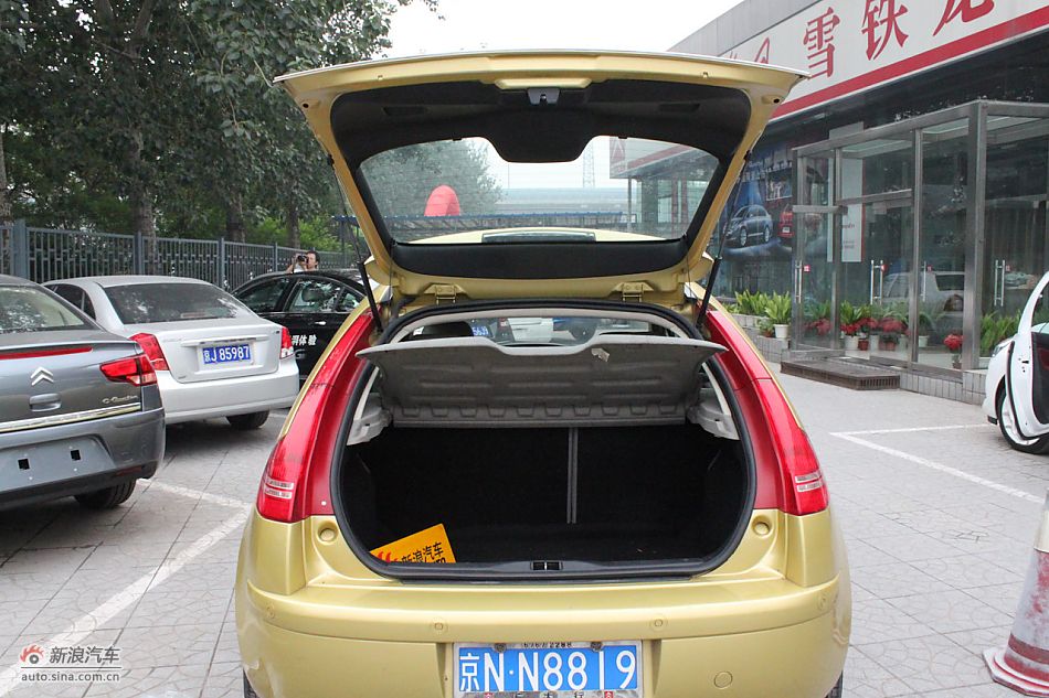 世嘉两厢发动机、底盘及后备箱