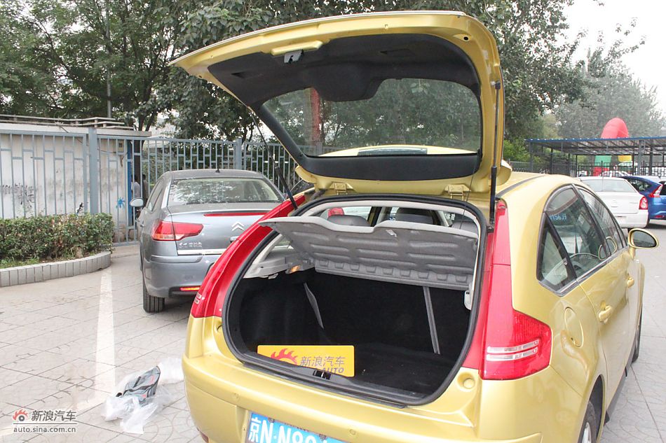 世嘉两厢发动机、底盘及后备箱