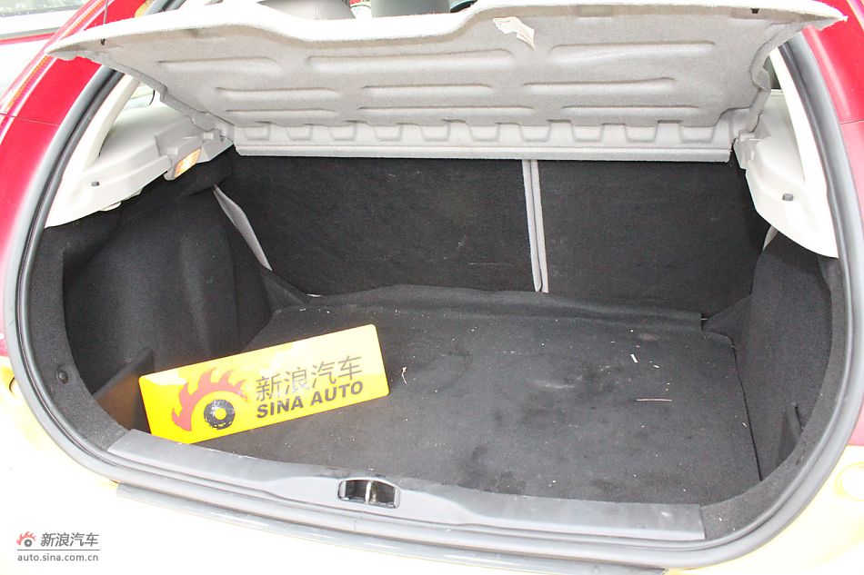 世嘉两厢发动机、底盘及后备箱