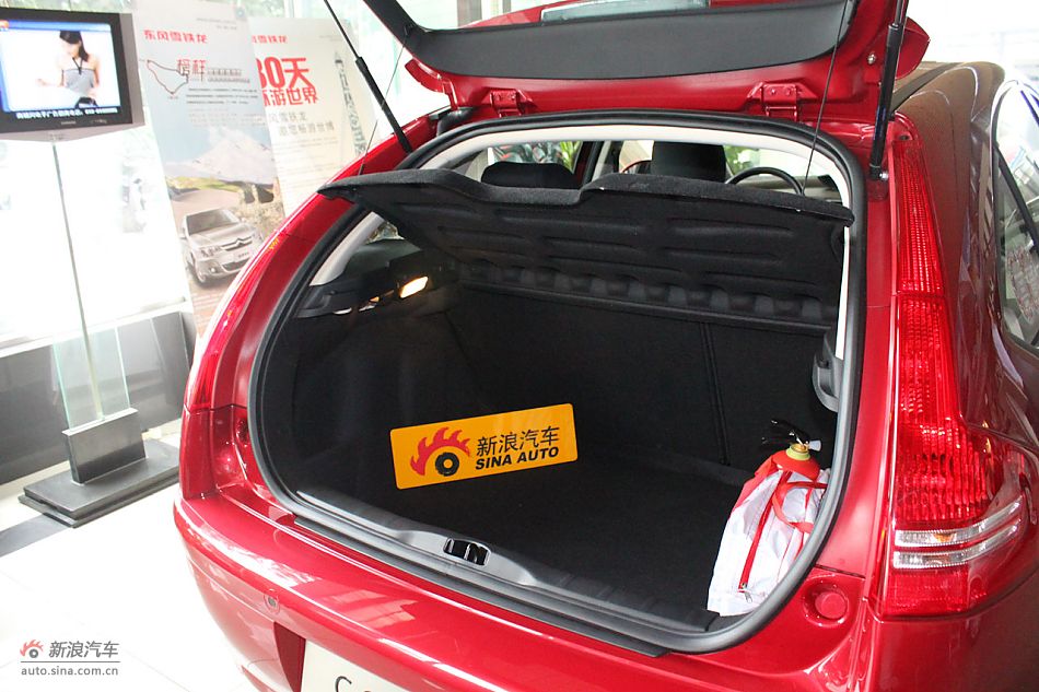 世嘉两厢发动机、底盘及后备箱