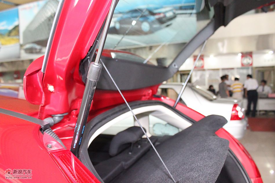 世嘉两厢发动机、底盘及后备箱