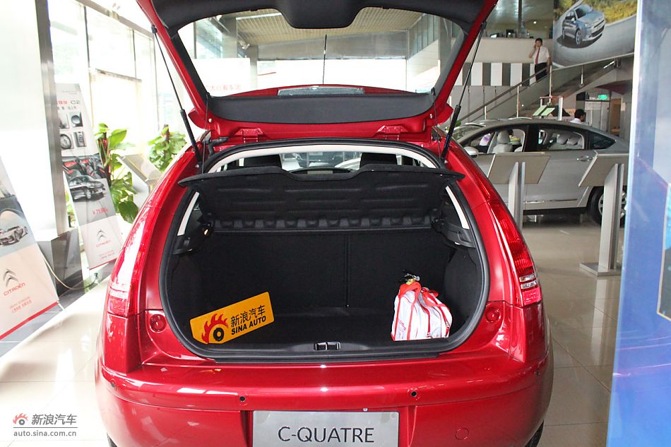 世嘉两厢发动机、底盘及后备箱