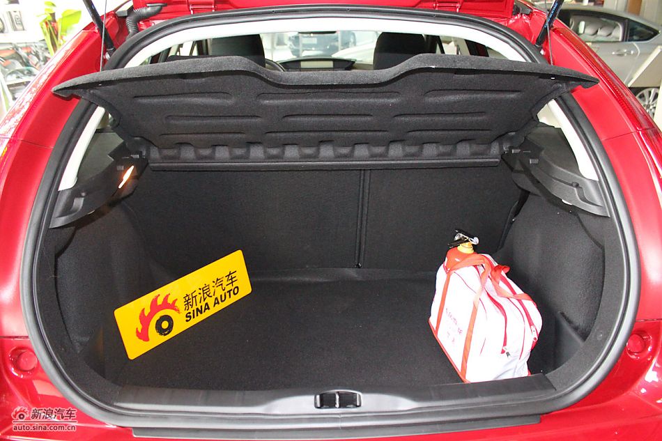 世嘉两厢发动机、底盘及后备箱