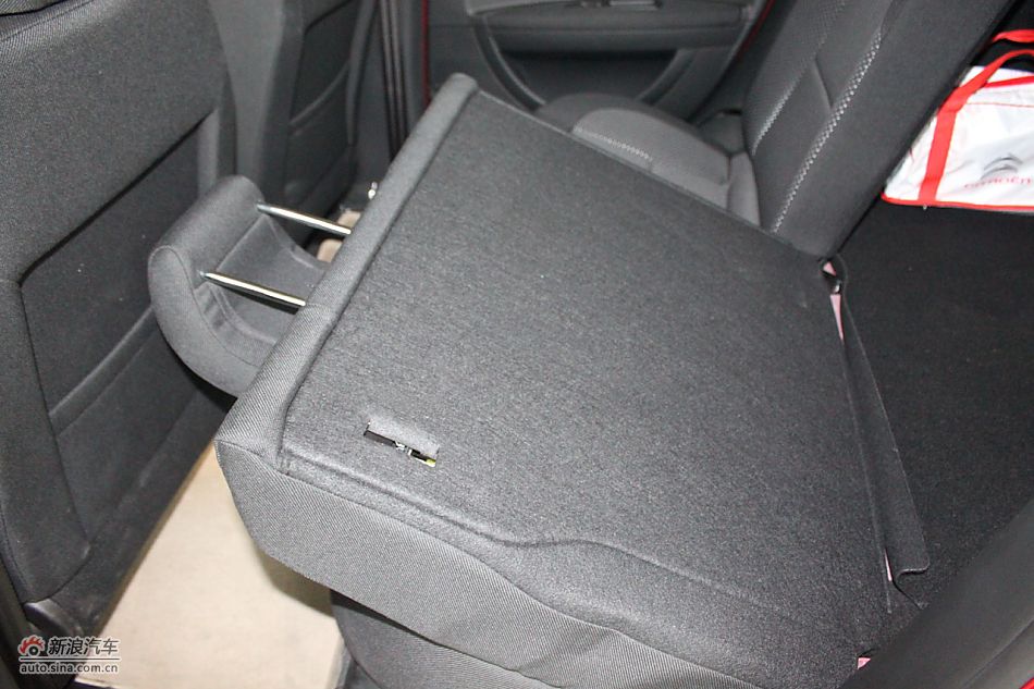 世嘉两厢发动机、底盘及后备箱