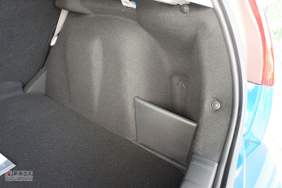 2011款世嘉两厢内饰图片