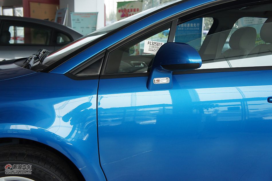 2011款世嘉两厢外观图片