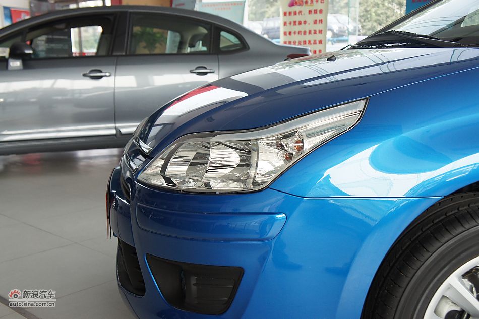 2011款世嘉两厢外观图片