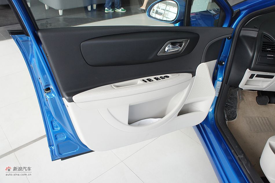 2011款世嘉两厢内饰图片