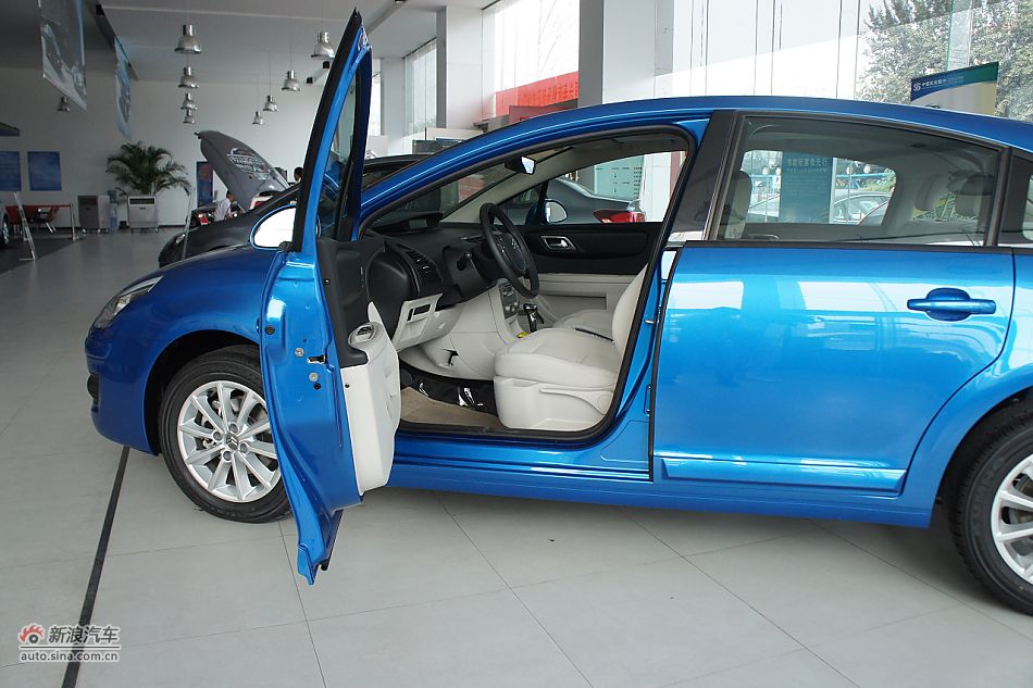 2011款世嘉两厢外观图片