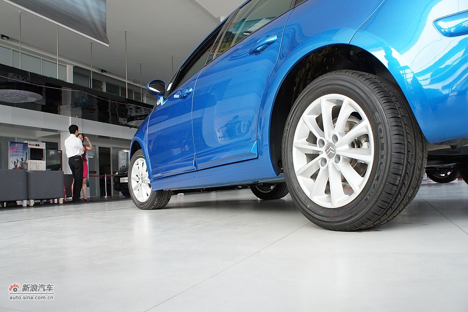 2011款世嘉两厢外观图片