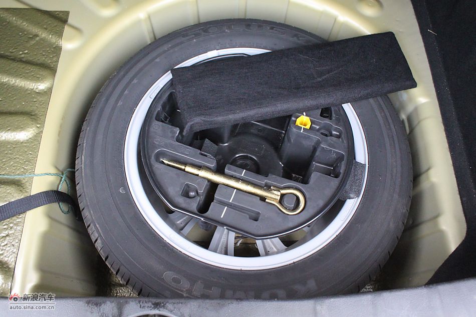 世嘉两厢发动机、底盘及后备箱