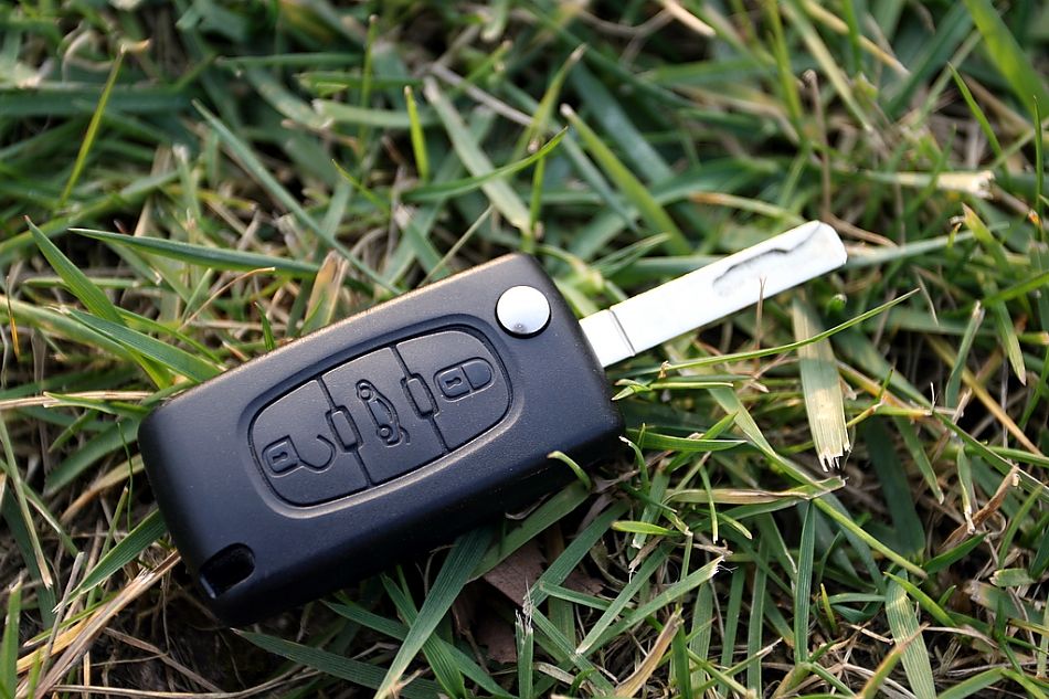 东风雪铁龙世嘉折叠遥控钥匙