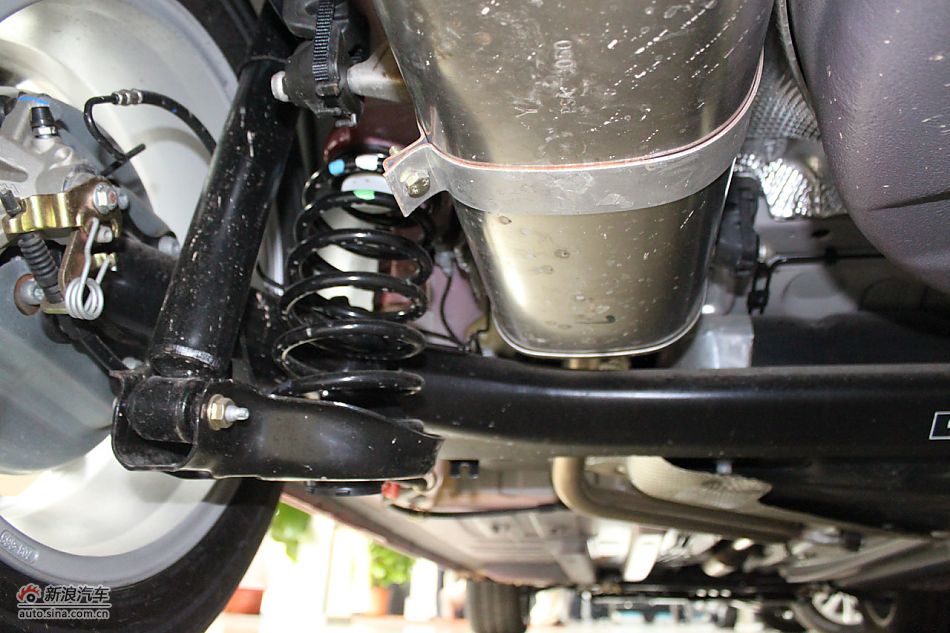 世嘉两厢发动机、底盘及后备箱