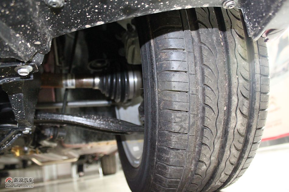 世嘉两厢发动机、底盘及后备箱