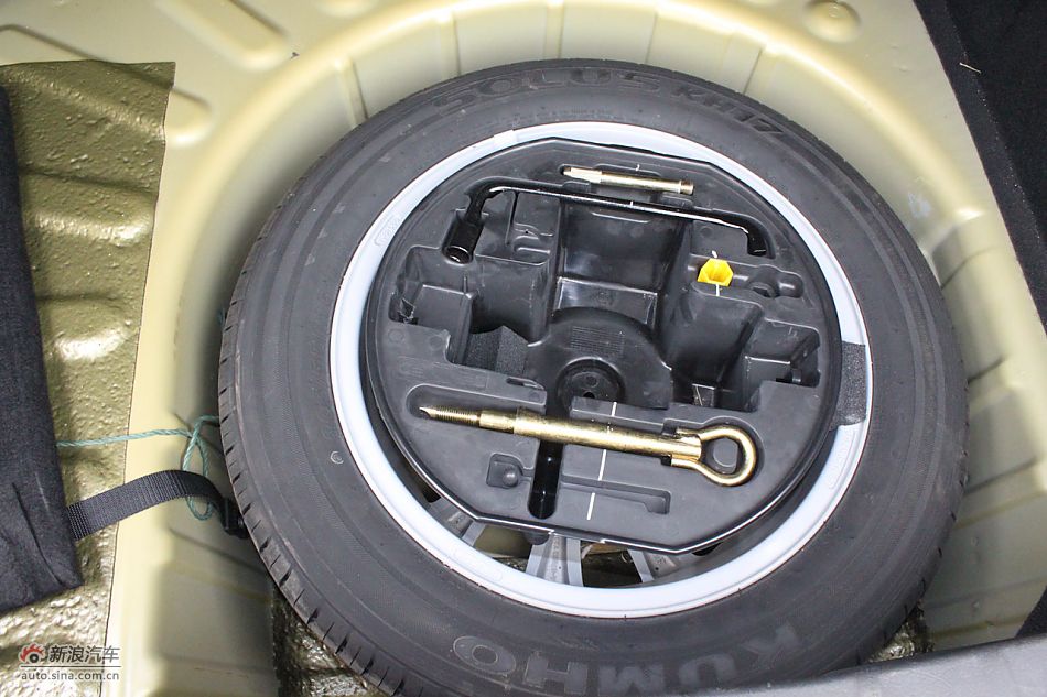 世嘉两厢发动机、底盘及后备箱