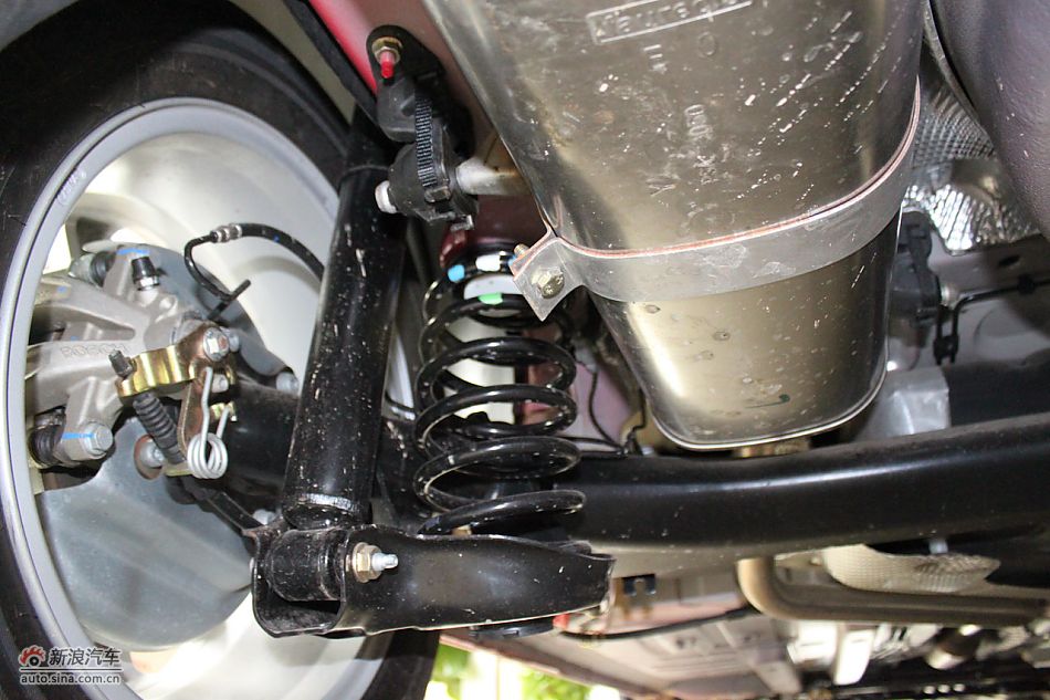 世嘉两厢发动机、底盘及后备箱