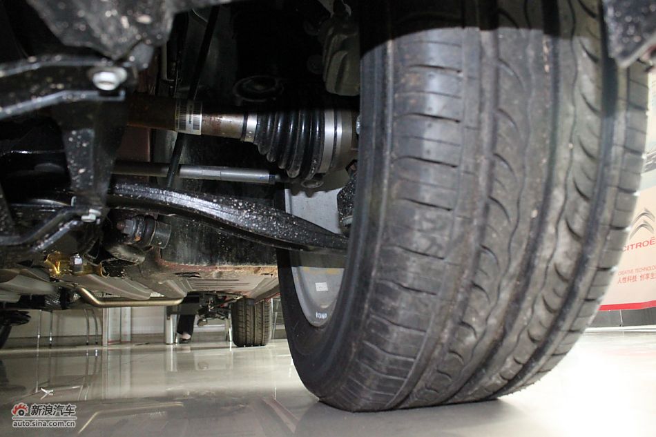 世嘉两厢发动机、底盘及后备箱