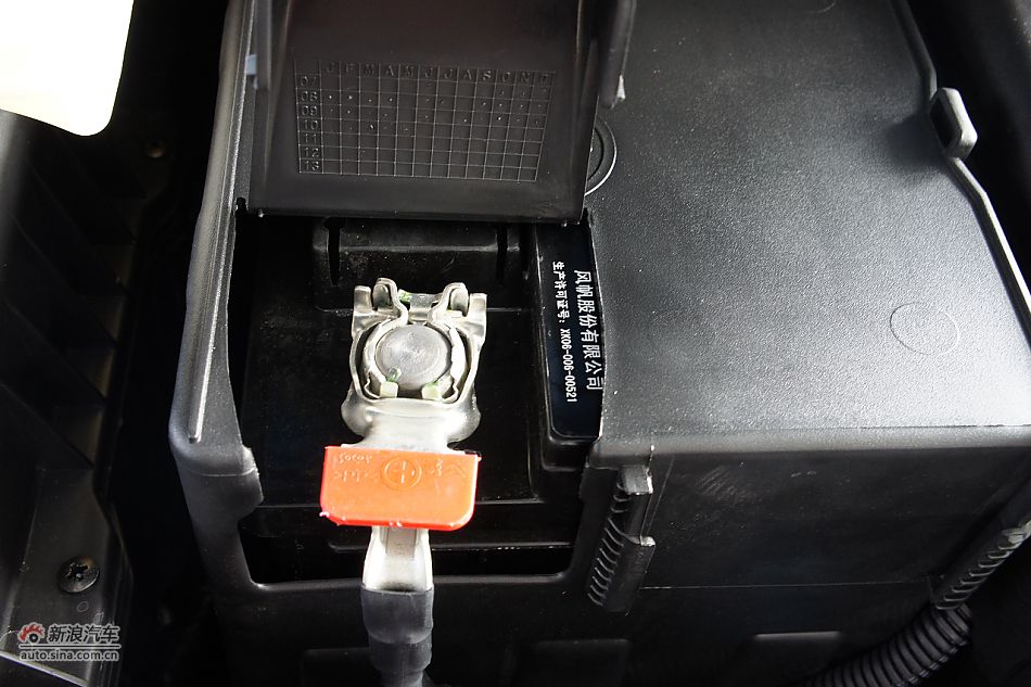 2011款世嘉两厢引擎图片