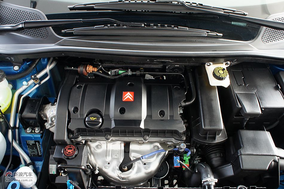 2011款世嘉两厢引擎图片