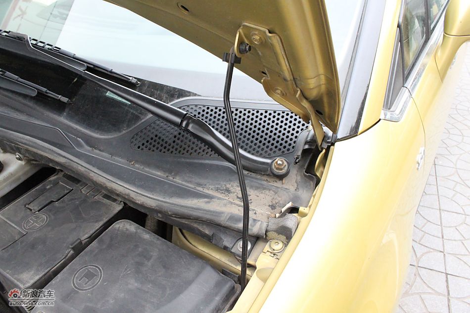 世嘉两厢发动机、底盘及后备箱