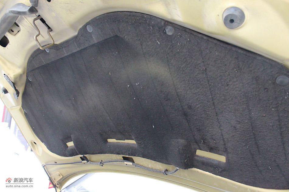 世嘉两厢发动机、底盘及后备箱