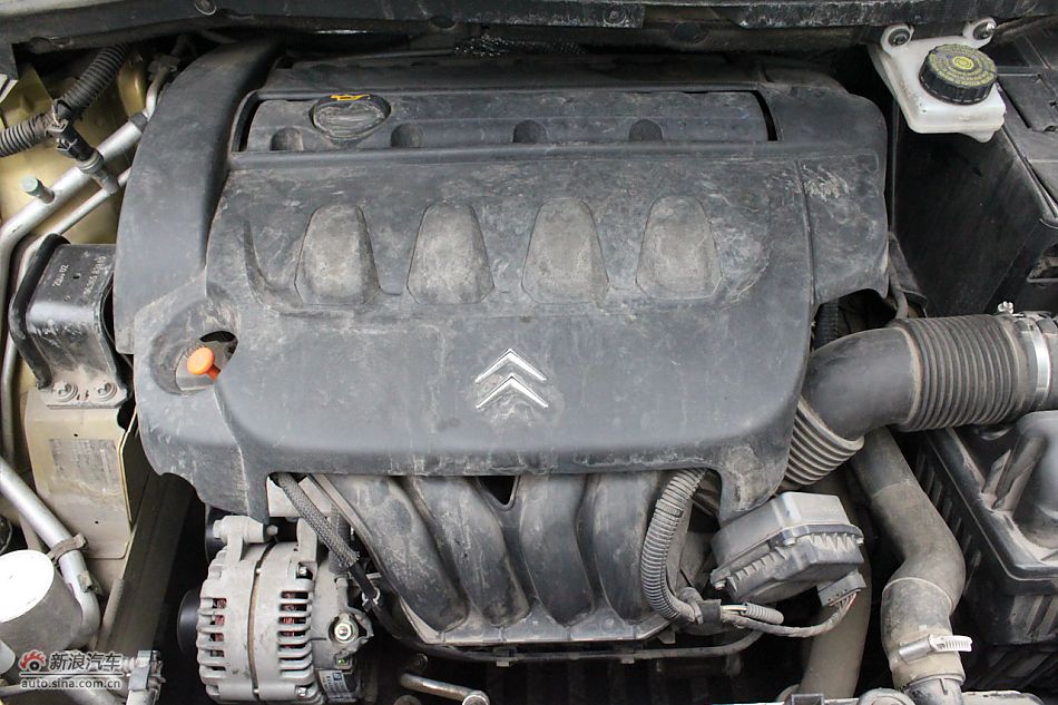 世嘉两厢发动机、底盘及后备箱