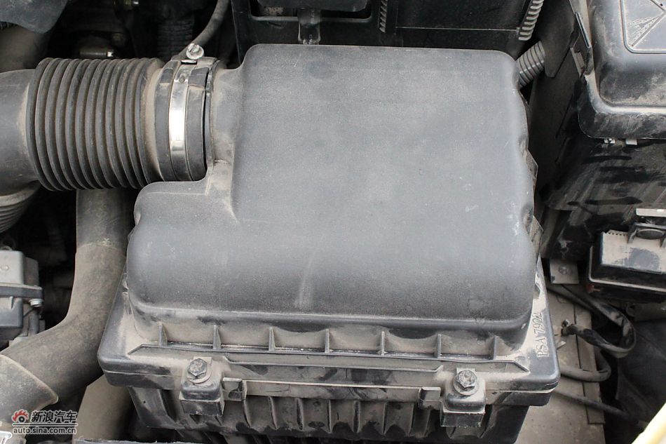 世嘉两厢发动机、底盘及后备箱