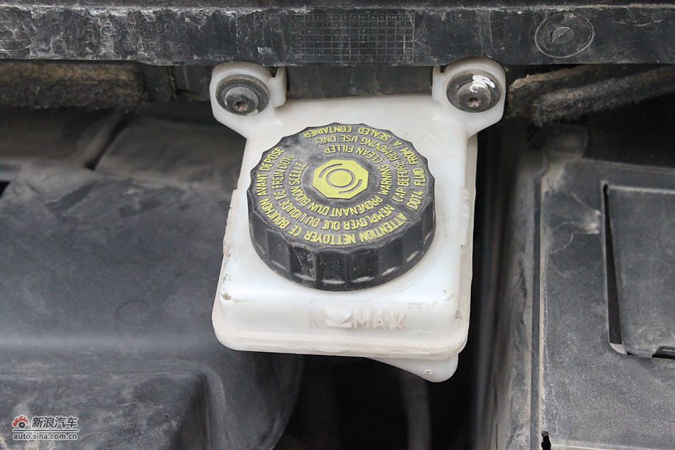 世嘉两厢发动机、底盘及后备箱