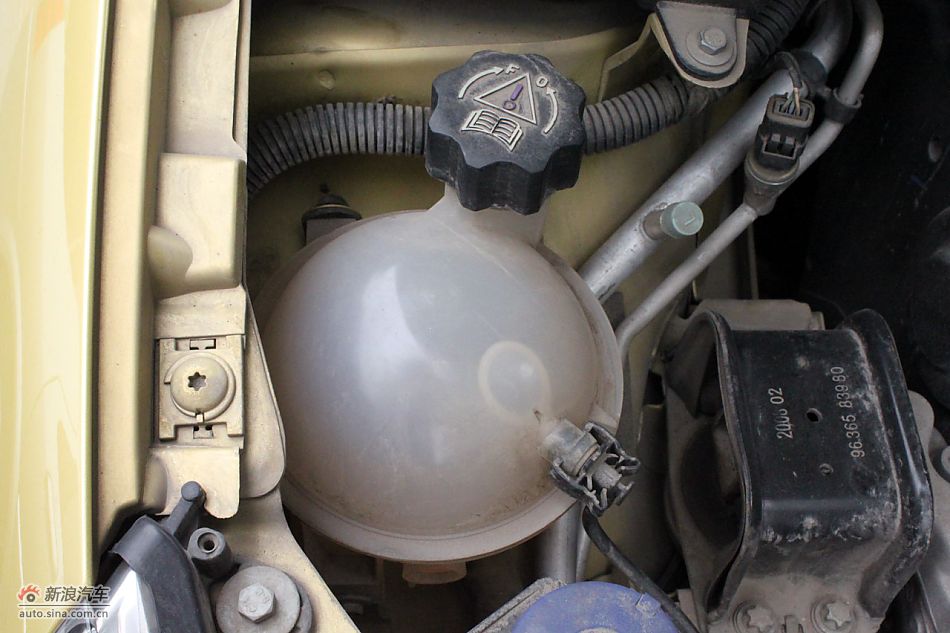 世嘉两厢发动机、底盘及后备箱