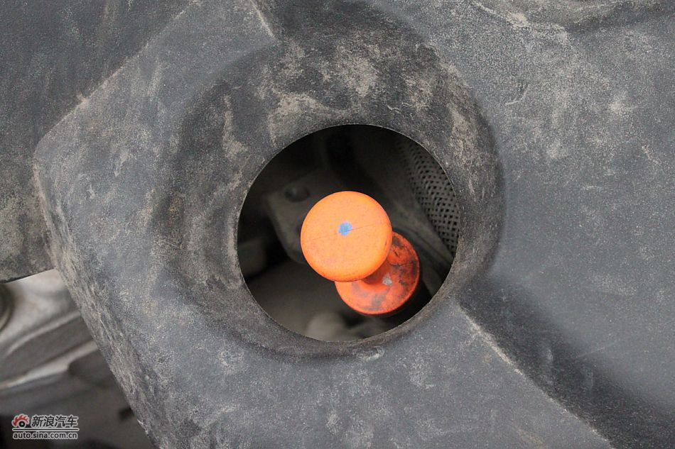 世嘉两厢发动机、底盘及后备箱