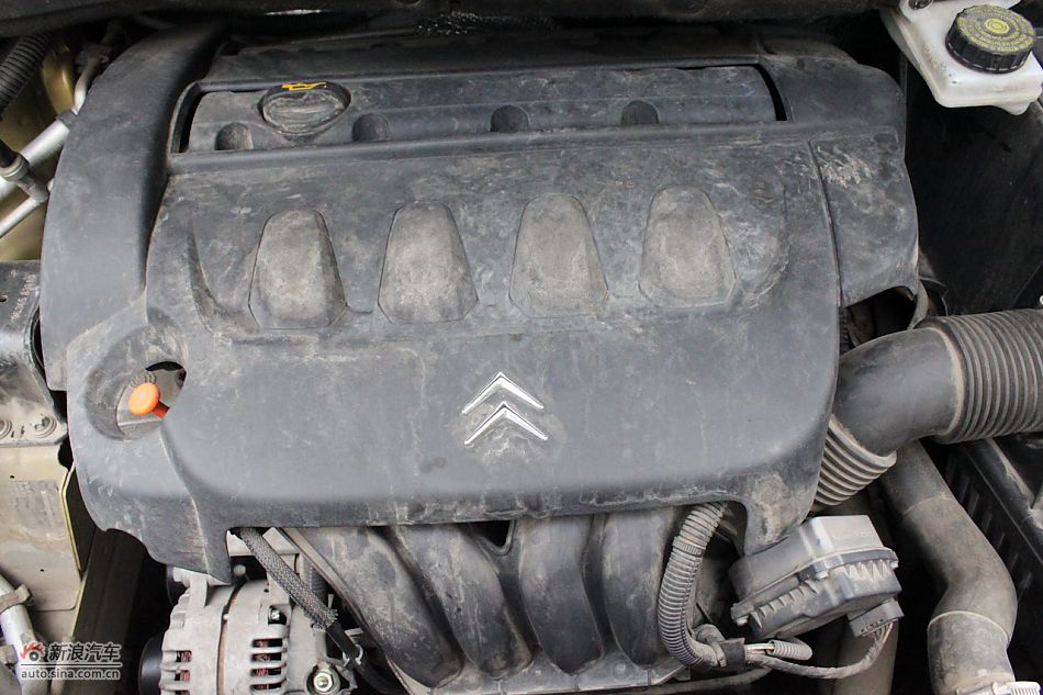 世嘉两厢发动机、底盘及后备箱