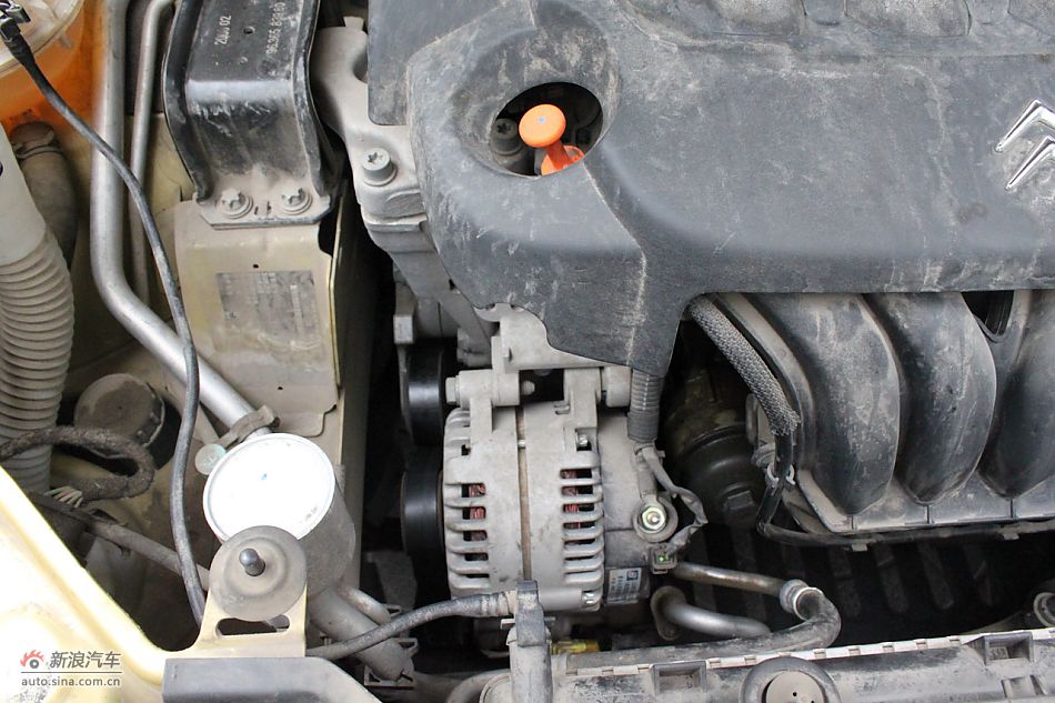 世嘉两厢发动机、底盘及后备箱