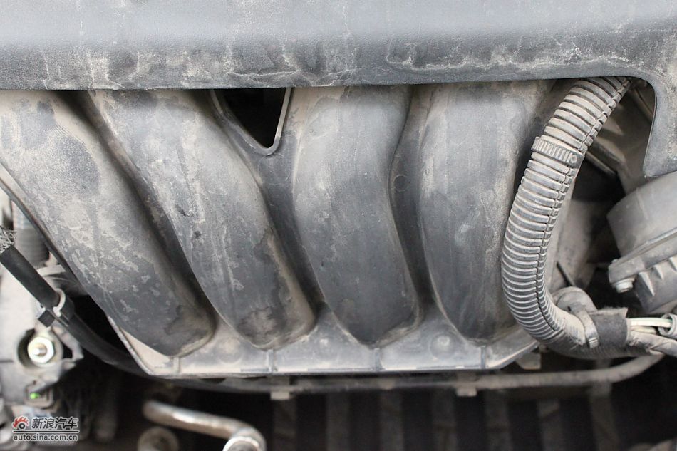 世嘉两厢发动机、底盘及后备箱